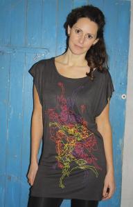 sort t-shirt med print